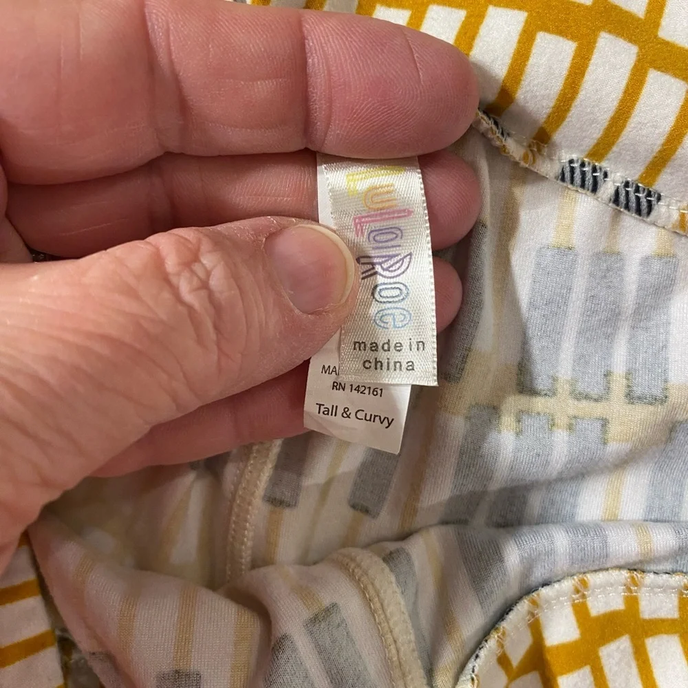LuLaRoe  Leggings with Black and Gold Pattern Tall & Curvy (PQ)